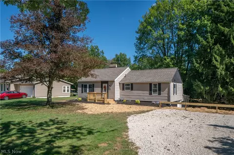12800 Redwood Ave NW, Uniontown, OH 44685