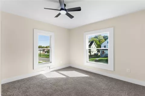 Bedroom - 153 Elm St, Struthers, OH 44471 photo 2 of 5