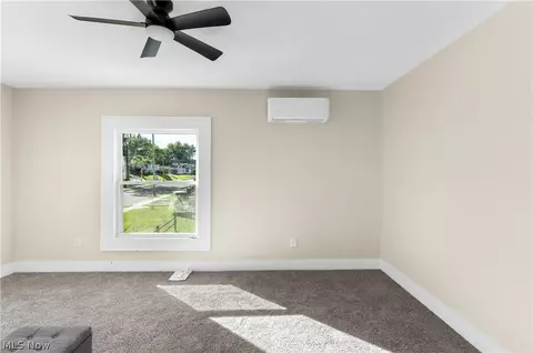 Bedroom - 153 Elm St, Struthers, OH 44471 photo 4 of 5