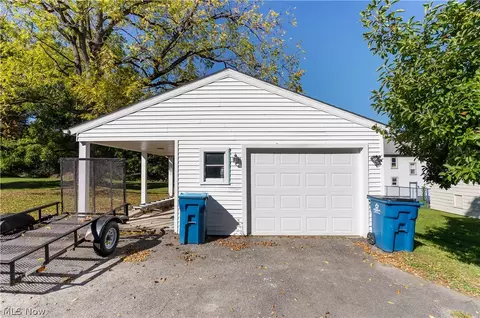 Exterior - 153 Elm St, Struthers, OH 44471 photo 4 of 5
