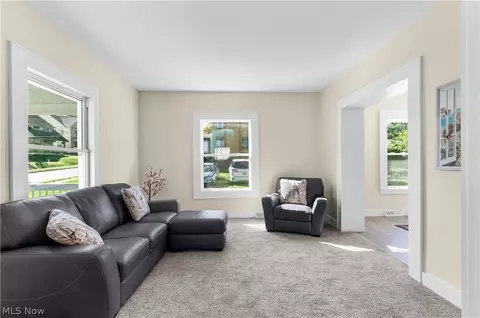 Living - 153 Elm St, Struthers, OH 44471 photo 1 of 3