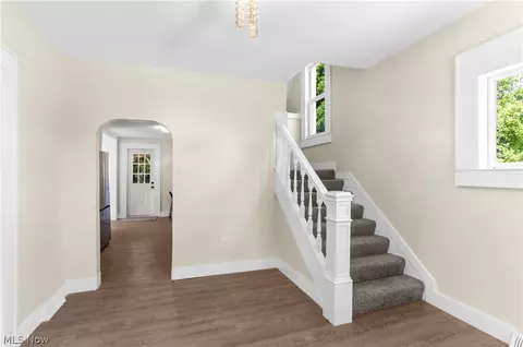 Entry Way - 153 Elm St, Struthers, OH 44471 photo 3 of 4