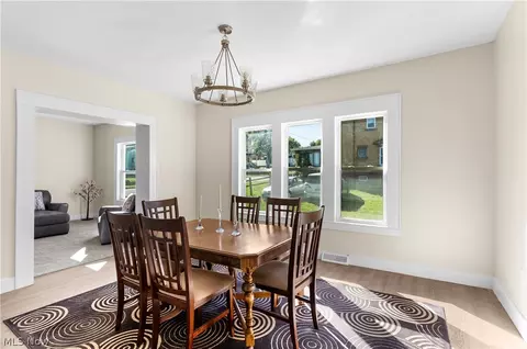 Dining - 153 Elm St, Struthers, OH 44471 photo 1 of 2