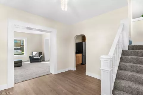 Entry Way - 153 Elm St, Struthers, OH 44471 photo 2 of 4