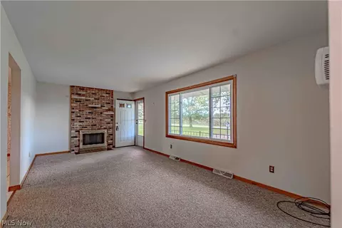 Living - 149 Pine St, Creston, OH 44217 photo 2 of 4