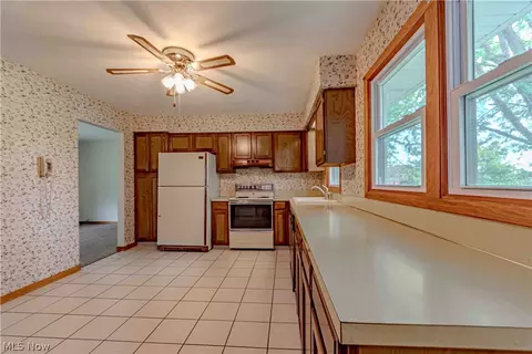 Kitchen - 149 Pine St, Creston, OH 44217 photo 3 of 3