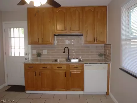 801 Concord Ave, Elyria, OH 44035 photo 4