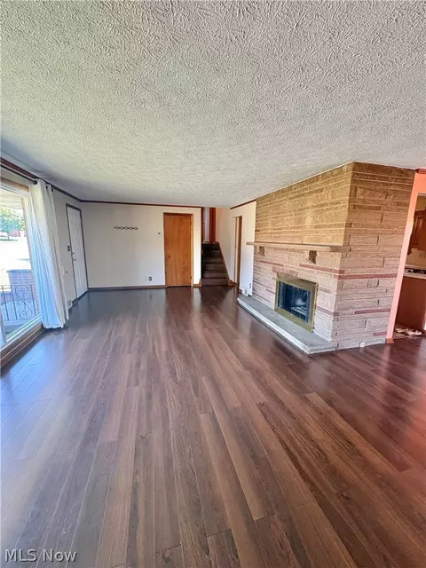 Living - 1407 W Valentine Cir NW, Canton, OH 44708 photo 2 of 3