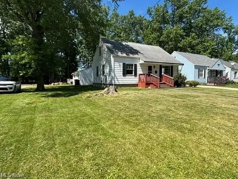 2378 Linda Dr NW, Warren, OH 44485