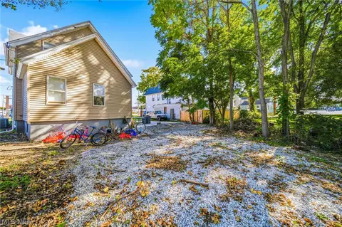 Exterior - 4211 Park Ave, Ashtabula, OH 44004 photo 4 of 5