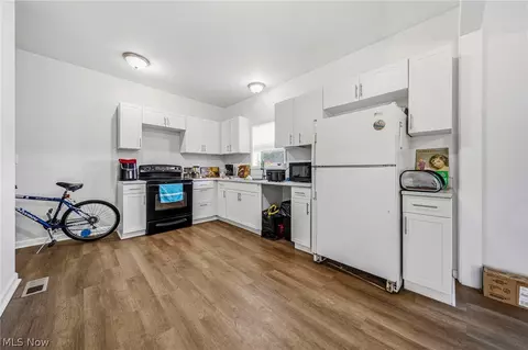 Kitchen - 4211 Park Ave, Ashtabula, OH 44004 photo 1 of 2