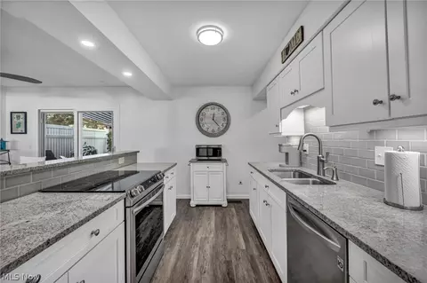 Kitchen - 9838 Highgate Ct, Mentor, OH 44060 photo 3 of 6