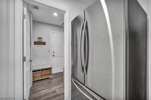 Entry Way - 9838 Highgate Ct, Mentor, OH 44060 photo 3 of 4