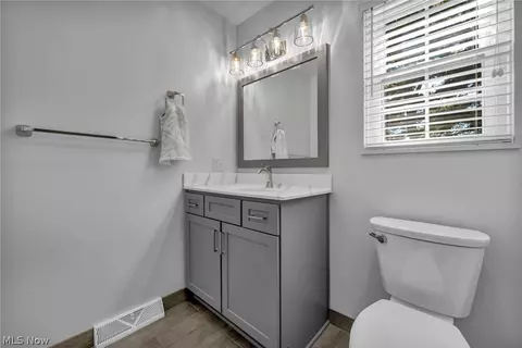 Bath - 9838 Highgate Ct, Mentor, OH 44060 photo 2 of 4