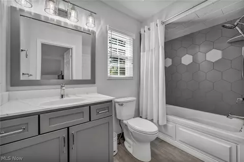 Bath - 9838 Highgate Ct, Mentor, OH 44060 photo 1 of 4