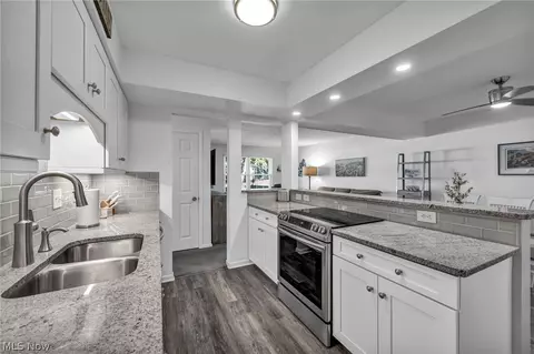 Kitchen - 9838 Highgate Ct, Mentor, OH 44060 photo 5 of 6