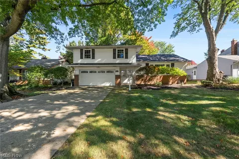 1833 Aldersgate Dr, Lyndhurst, OH 44124