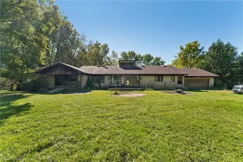 11843 Grafton Rd, Grafton, OH 44044