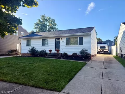 865 Pelley Dr, Cleveland, OH 44109