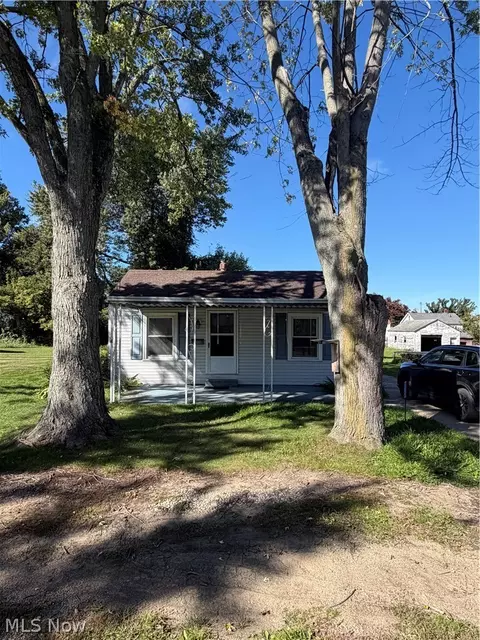 305 Lennox Ave NW, Massillon, OH 44646