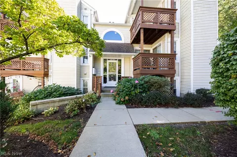 1328 Cedarwood Dr # D2, Westlake, OH 44145