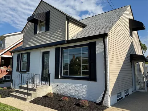 Exterior - 1729 Rockefeller Rd, Wickliffe, OH 44092 photo 2 of 3