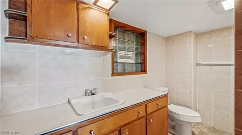Bath - 668 Hazelton St, Masury, OH 44438 photo 2 of 2