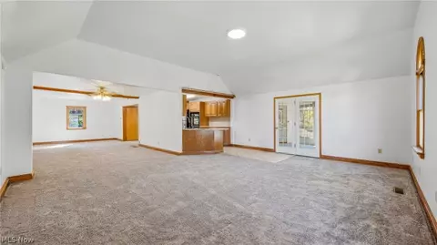 Living - 668 Hazelton St, Masury, OH 44438 photo 5 of 10