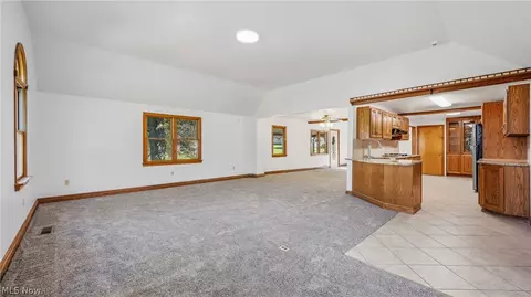 Living - 668 Hazelton St, Masury, OH 44438 photo 2 of 10