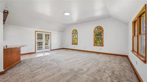Living - 668 Hazelton St, Masury, OH 44438 photo 6 of 10
