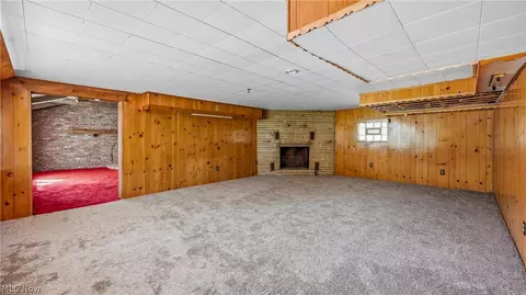 Living - 668 Hazelton St, Masury, OH 44438 photo 10 of 10