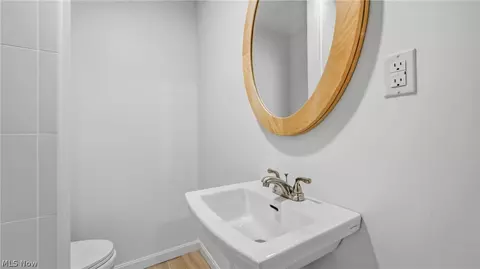 Bath - 668 Hazelton St, Masury, OH 44438 photo 1 of 2