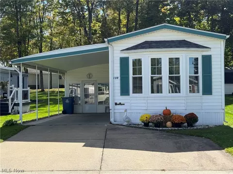 1229 Columbiana Lisbon Rd #109, Columbiana, OH 44408