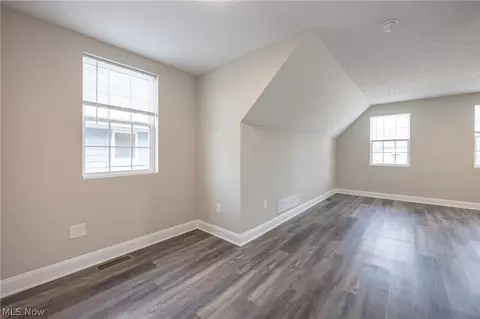Bedroom - 1716 Robindale St, Wickliffe, OH 44092 photo 1 of 3