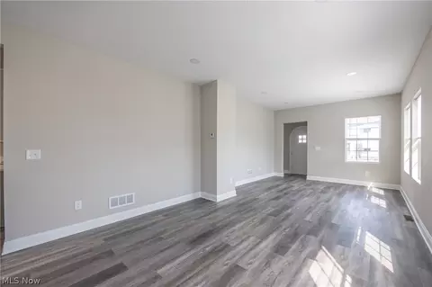 Living - 1716 Robindale St, Wickliffe, OH 44092 photo 2 of 5