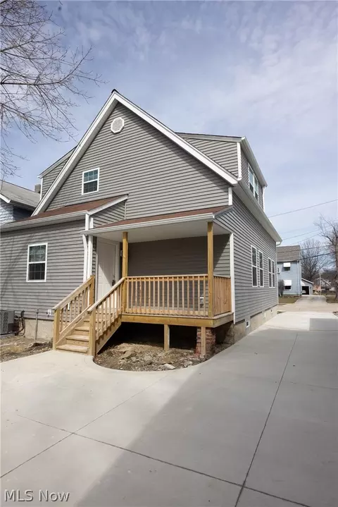 Exterior - 1716 Robindale St, Wickliffe, OH 44092 photo 2 of 2