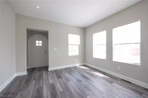 Living - 1716 Robindale St, Wickliffe, OH 44092 photo 3 of 5