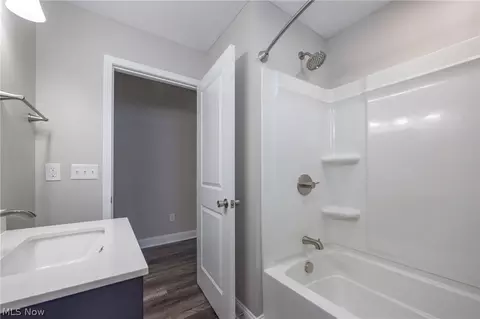 Bath - 1716 Robindale St, Wickliffe, OH 44092 photo 3 of 4
