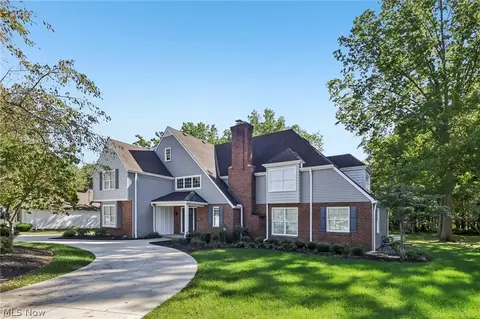 27473 Dellwood Dr, Westlake, OH 44145