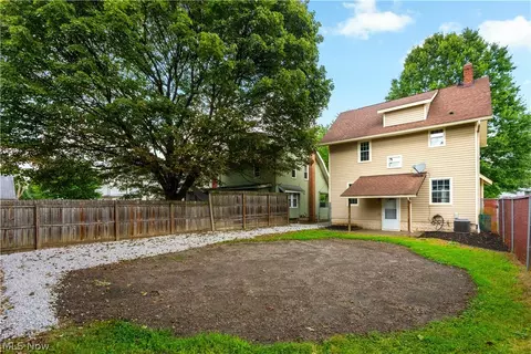 Exterior - 156 E Mapledale Ave, Akron, OH 44301 photo 2 of 5