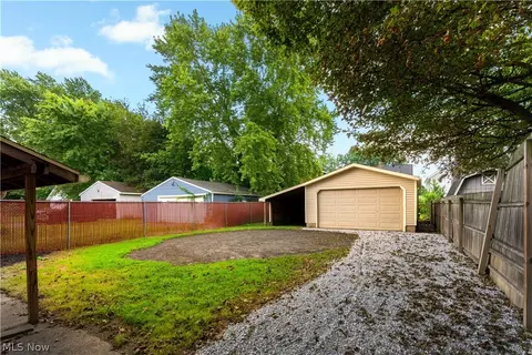 Exterior - 156 E Mapledale Ave, Akron, OH 44301 photo 4 of 5