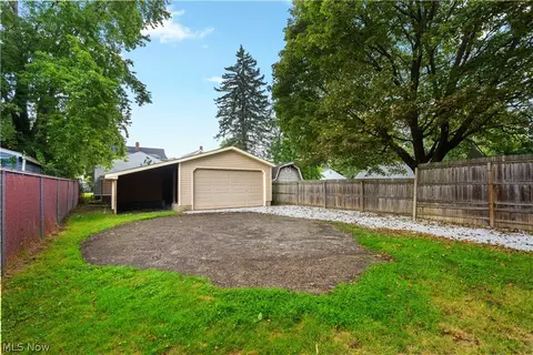 Exterior - 156 E Mapledale Ave, Akron, OH 44301 photo 5 of 5