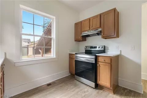 Kitchen - 156 E Mapledale Ave, Akron, OH 44301 photo 1 of 2