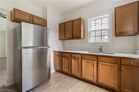 Kitchen - 156 E Mapledale Ave, Akron, OH 44301 photo 2 of 2