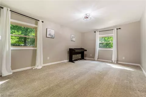 27708 Winona Rd, Salem, OH 44460