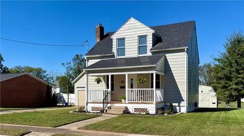 3501 10th Ave, Vienna, WV 26105
