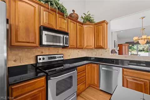 Kitchen - 35760 Ithaca Dr, Avon, OH 44011 photo 4 of 5