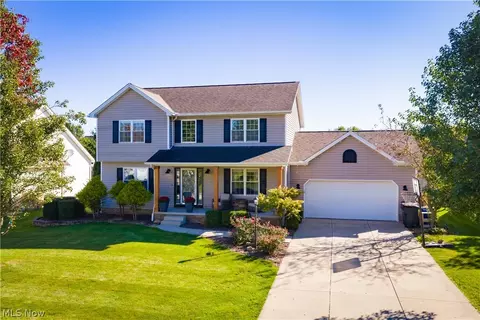 10465 Carrousel Woods Dr, New Middletown, OH 44442