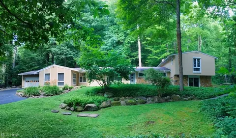 17079 Cats Den Rd, Chagrin Falls, OH 44023