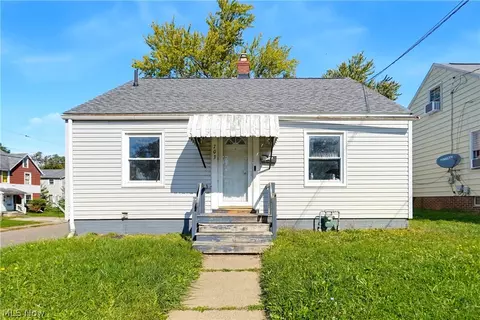 703 14th St NE, Canton, OH 44714